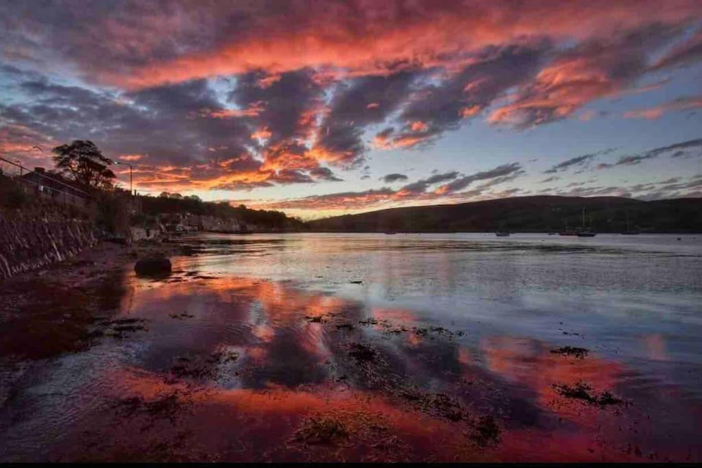 Beautiful Spacious Old Schoolhouse With Stunning Sea Views And Beach Nearby Villa Port Bannatyne Eksteriør bilde